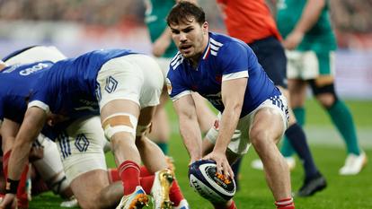 Antoine Dupont et les Bleus visent la victoire en Écosse pour assurer leur victoire au Tournoi des six nations et rester en lice pour le Grand Chelem.