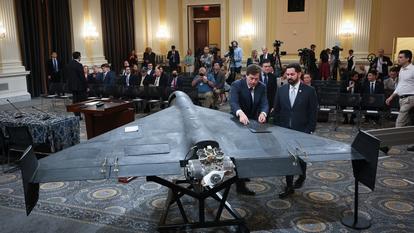 La présentation d’un drone iranien Shahed 136 au Capitole, le 8 mai 2025 à Washington par United Against Nuclear Iran.