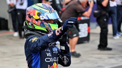 Isack Hadjar célèbre la troisième place sur la grille, sa meilleure qualification en Formule 1.