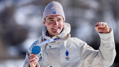 Mathis Desloges a remporté trois médailles d’argent lors des JO d’hiver de Milan-Cortina.