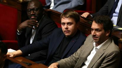 Le député La France insoumise Aly Diouara (à gauche) le 14 octobre 2025 à l’Assemblée nationale.