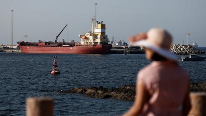 Le pétrolier Luojiashan est ancré à Mascate, alors que l’Iran promet de fermer le détroit d’Ormuz, le 7 mars 2026.