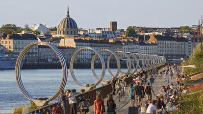 Vue des Anneaux de Buren, sur l’île de Nantes.