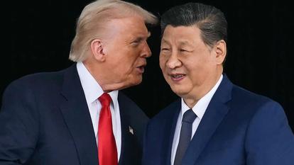 Donald Trump (à gauche) s’entretient avec Xi Jinping après leurs discussions à la base aérienne de Gimhae, à Busan, le 30 octobre 2025.