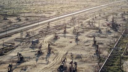 Vue aérienne du champ pétrolier de Belridge, près de McKittrick, en Californie, le 10 mars 2026.