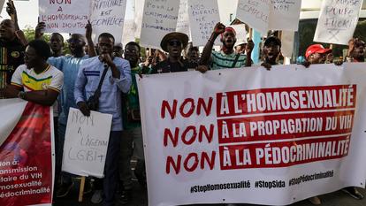 Des manifestants protestent contre l’homosexualité à Dakar, le 14 février 2026.