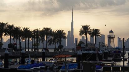 Dubaï avait construit sa réputation sur sa sécurité. Des dizaines de milliers de touristes ont cherché à fuir l’Émirat, à cause du conflit.