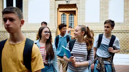 Depuis le 1er mars, les parents ne bénéficient plus d’une majoration des allocations familiales lorsque leur enfant fête son 14e anniversaire.