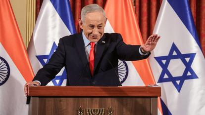 Le premier ministre israélien Benyamin Netanyahou s’exprime lors d’une conférence de presse conjointe avec son homologue indien Narendra Modi à Jérusalem, le 26 février 2026.