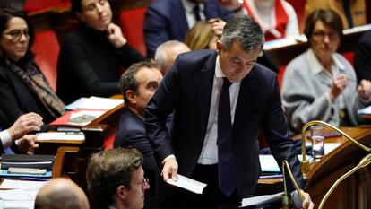Le ministre français de la Justice, Gérald Darmanin, assiste à la séance des questions au gouvernement à l’Assemblée nationale à Paris, France, le 17 février 2026.