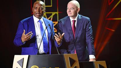 Patrice Motsepe, le président de la CAF, aux côtés de Gianni Infantino, à la tête de la Fifa.