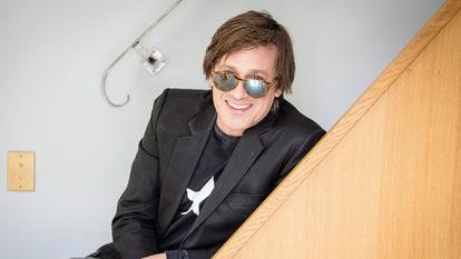Thomas Dutronc se produira ce vendredi 20 mars à la Salle Pleyel à Paris au profit du Bleuet de France