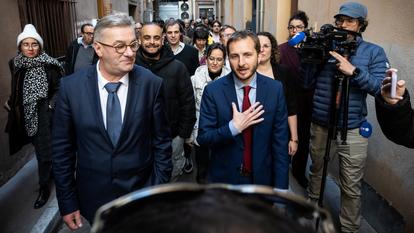Le socialiste François Briançon et l’Insoumis François Piquemal à Toulouse (Haute-Garonne), officialisant l’alliance de la gauche.