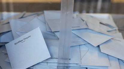 Au premier tour, l’abstention (42,90 % des inscrits) a atteint un record, hors crise sanitaire.