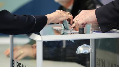 Au premier tour, l’abstention (42,90 % des inscrits) a atteint un record, hors crise sanitaire.