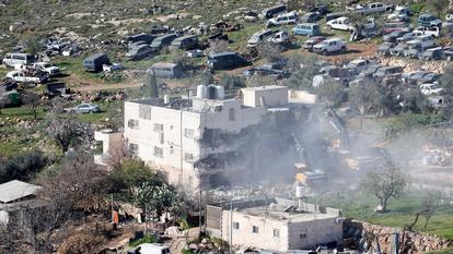 Des engins lourds démolissent un bâtiment palestinien près d’Hébron en Cisjordanie (photo d’archive).