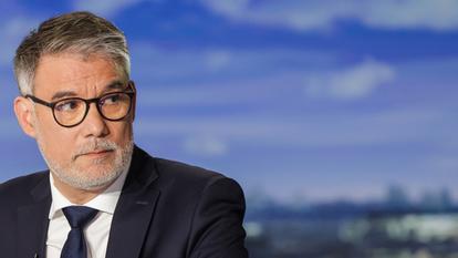 Le premier secrétaire du Parti socialiste, Olivier Faure, sur le plateau du «20 H» de France 2, lundi 16 mars 2026.