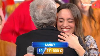 Sandy, émue aux larmes dans les bras de Nagui dans «N’oubliez pas les paroles», ce lundi 23 mars