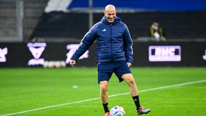 Zinédine Zidane lors de l’Universe League, au Stade-Vélodrome, le 7 décembre 2025, à Marseille.