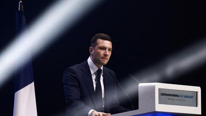 Jordan Bardella en soutien à Louis Aliot, maire de Perpignan, le 28 février 2026.