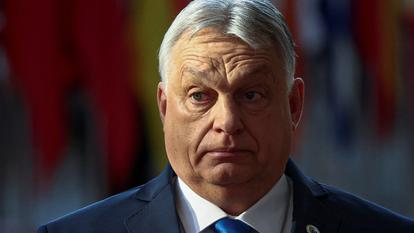 Le premier ministre hongrois Viktor Orban regarde en arrivant au sommet des dirigeants de l’Union européenne à Bruxelles, Belgique, le 19 mars 2026.
