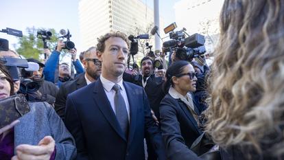 Mark Zuckerberg, PDG de Meta, arrive au tribunal supérieur de Los Angeles, le 18 février 2026.