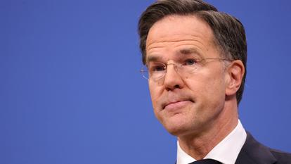 Le secrétaire général de l’OTAN, Mark Rutte, s’exprime lors d’une conférence de presse au siège de l’OTAN à Bruxelles, en Belgique, le 26 mars 2026.