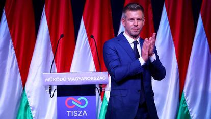 En tête des sondages, l’opposant de Viktor Orban, Péter Magyar, promet un « changement de régime » et dénonce un « système de criminalité national ».