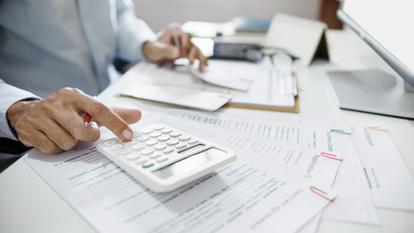 Une note de la commission des Finances du Sénat avait révélé mi-février que plus de 13.000 foyers fiscaux (13.335) éligibles à l’impôt sur la fortune immobilière (IFI) payaient un impôt sur le revenu «nul ou négatif».