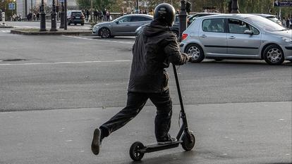 Tous les utilisateurs de trottinettes électriques dans l’ensemble du département des Alpes-Maritimes sont concernés.
