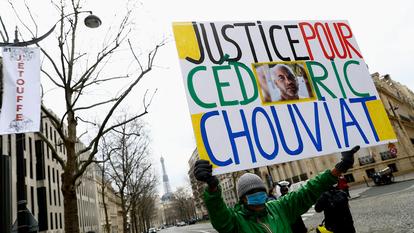 Pancarte d’un participant présent lors d’une marche en mémoire de Cédric Chouviat en janvier 2021.