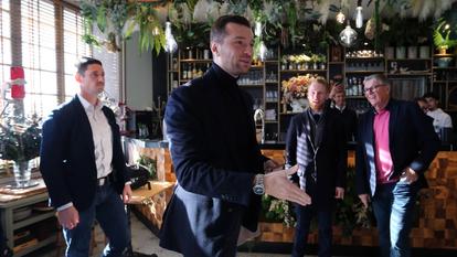 Jordan Bardella, président du Rassemblement National, était en dédicace dans un hôtel de La Flèche dans la Sarthe, en novembre 2025.