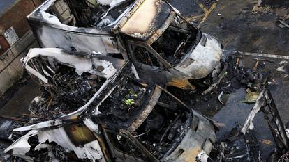 Restes carbonisées des ambulances appartenant à Hatzola, le 23 mars 2026