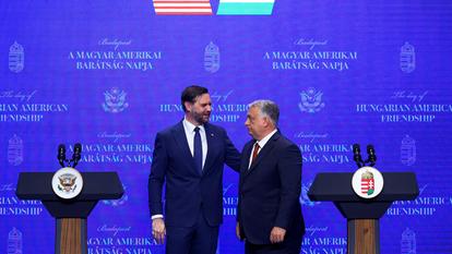 Le vice-président américain, JD Vance, lors d’une conférence de presse commune avec le premier ministre hongrois, Viktor Orban, le 7 avril.
