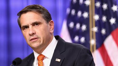 Le ministre américain de la Justice par intérim, Todd Blanche, prend la parole lors d’une conférence de presse au département de la Justice à Washington, le 7 avril 2026.