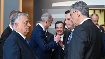 Viktor Orban avec ses homologues au Conseil européen, à Bruxelles, le 19 mars 2026.