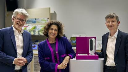 Julien Tétu, Nathalie Collin, directrice générale adjointe du Groupe La Poste et Benoit Torloting, directeur général de Bouygues Telecoms.