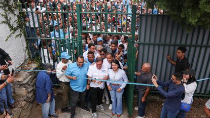 Des figures de Vente Venezuela, le principal parti de l’opposition, lors de la réouverture de leur QG, fin mars, à Caracas.