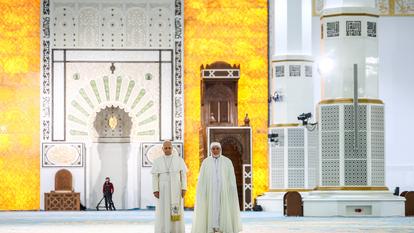 Le pape Léon XIV et le recteur de la grande mosquée d’Alger, Mohammed al-Mamoun al-Qasimi al-Hassani, au cœur d’une visite marquant le dialogue interreligieux, lundi.