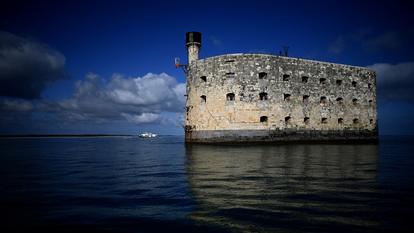 Rendu célèbre par l’émission de télévision, le fort Boyard, qui date de l’époque napoléonienne, nécessite d’importants travaux de sauvegarde.