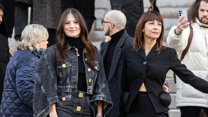 Juliette Lemley et Sophie Marceau arrivent au défilé Schiaparelli à Paris, en janvier 2026.