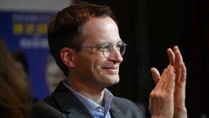 « J’ai fait le sacrifice de mon ambition pour servir le collectif », répète Pierre-Yves Bournazel (ici lors d’une réunion publique à Paris, le 10 mars 2026).