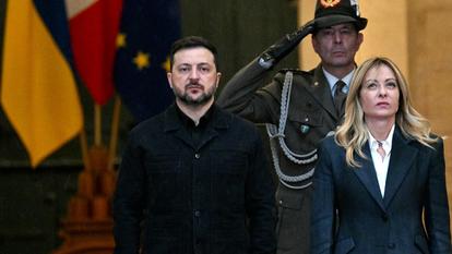 La première ministre italienne, Giorgia Meloni, accueille le président ukrainien Volodymyr Zelensky au Palazzo Chigi avant leur rencontre à Rome, le 15 avril 2026.