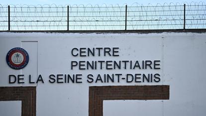 Fronton de la prison de Villepinte.