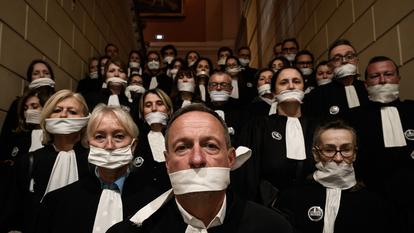 Les avocats du barreau de Chambéry en grève, le 13 avril 2026.