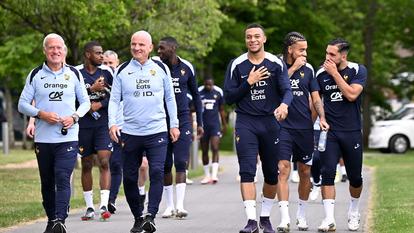 Didier Deschamps et Kylian Mbappé.