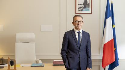 « La situation du pays est trop grave pour hésiter », explique Bruno Retailleau, président de LR.