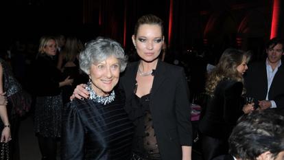 Joan Burstein et Kate Moss au British Fashion Awards à Londres en 2009.