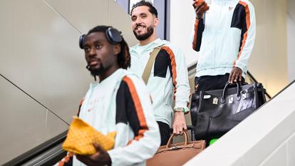 Rayan Cherki et Aurélien Tchouameni portant leur sac Hermès