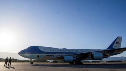 Les responsables de la Maison-Blanche ont fait leurs adieux jeudi à l’un des deux Air Force One, en service depuis plus de trente ans, à leur retour du sommet du G7 en France.